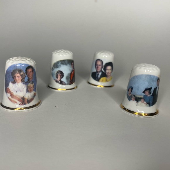 Lot of Royal Commemorative Thimbles - Picture 4 of 15